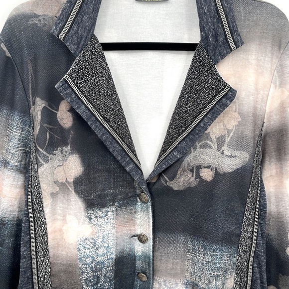 DOLCEZZA Floral Lightweight Jacket - Picture 2 of 5